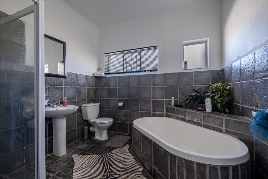 4 Bedroom Property for Sale in Framesby Eastern Cape